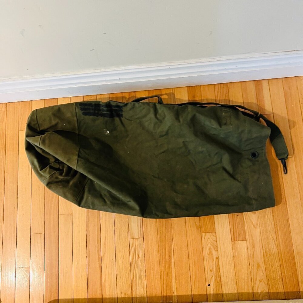 Vintage US Army Military Duffle Bag Canvas Olive GI Sea Bag 22x38 Shoulder Strap